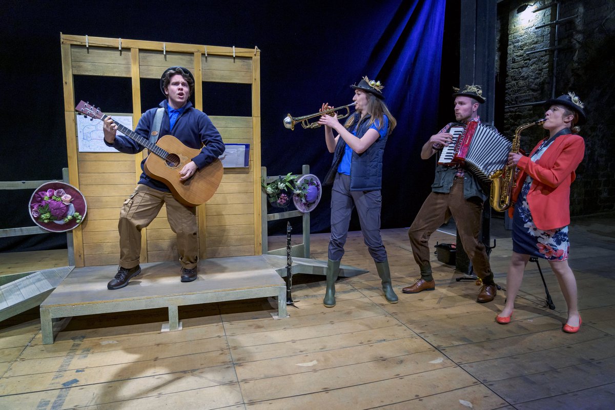 #THEATRE #REVIEW Twitchers @mikrontheatre 'Musically the production is outstanding' ⭐️⭐️⭐️⭐️ thereviewshub.com/twitchers-grov… #SouthKirkby