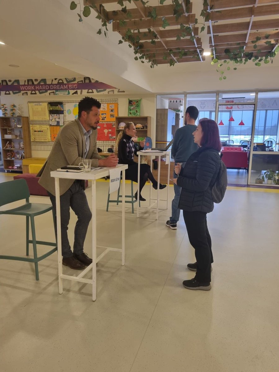 UOGuzelbahce's tweet photo. 6. sınıf 2. dönem veli bilgilendirme toplantımızı gerçekleştirdik💜💛 https://t.co/Z8H1FStpuc