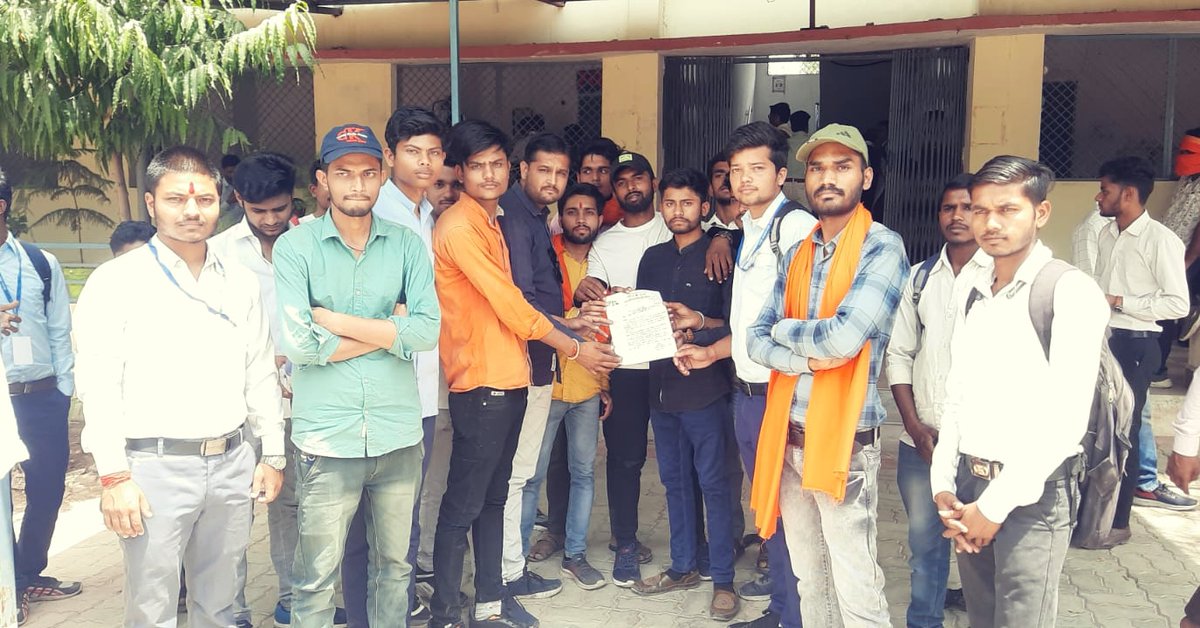 rishabhawasthig's tweet photo. आज ��ात्र इकाई-भारतीय विद्यार्थी सेना द्वारा भाईसाहब नीतेश तिवारी के मार्गदर्शन में विगत दिनों महाराजा छत्रसाल बुंदेलखंड विश्वविद्यालय छतरपुर (मध्यप्रदेश) द्वारा जारी हुए परीक्षा परिणाम में हुई त्रुटि को लेकर ज्ञापन सौंपा गया। 
जिसमें विद्यार्थी सेना के सभी पदाधिकारी उपस्थित रहे। https://t.co/ySChXkVh6E