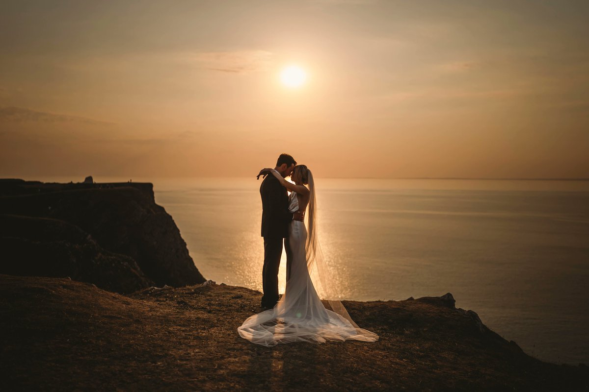 FairyhillGower's tweet photo. SUNSET // "The first stab of love is like a sunset, a blaze of colour - oranges, pearly pinks, vibrant purples..."
Beautiful locations like this are just a short drive away from our Gower venue π
#Fairyhill #OldwallsCollection #Gower #GowerWedding #GowerSunset https://t.co/8D9evrpC8M