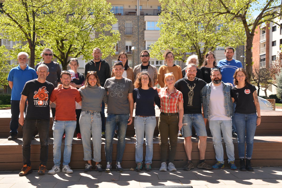 BernatLavaquiol's tweet photo. A la Seu tenim un equip  de persones implicades al teixit social, amb experteses diverses, que hem vingut a arromangar-nos i treballar per convertir la Seu en un poble que mira el futur amb esperança. Visca la vida! https://t.co/pCnKKYTKux