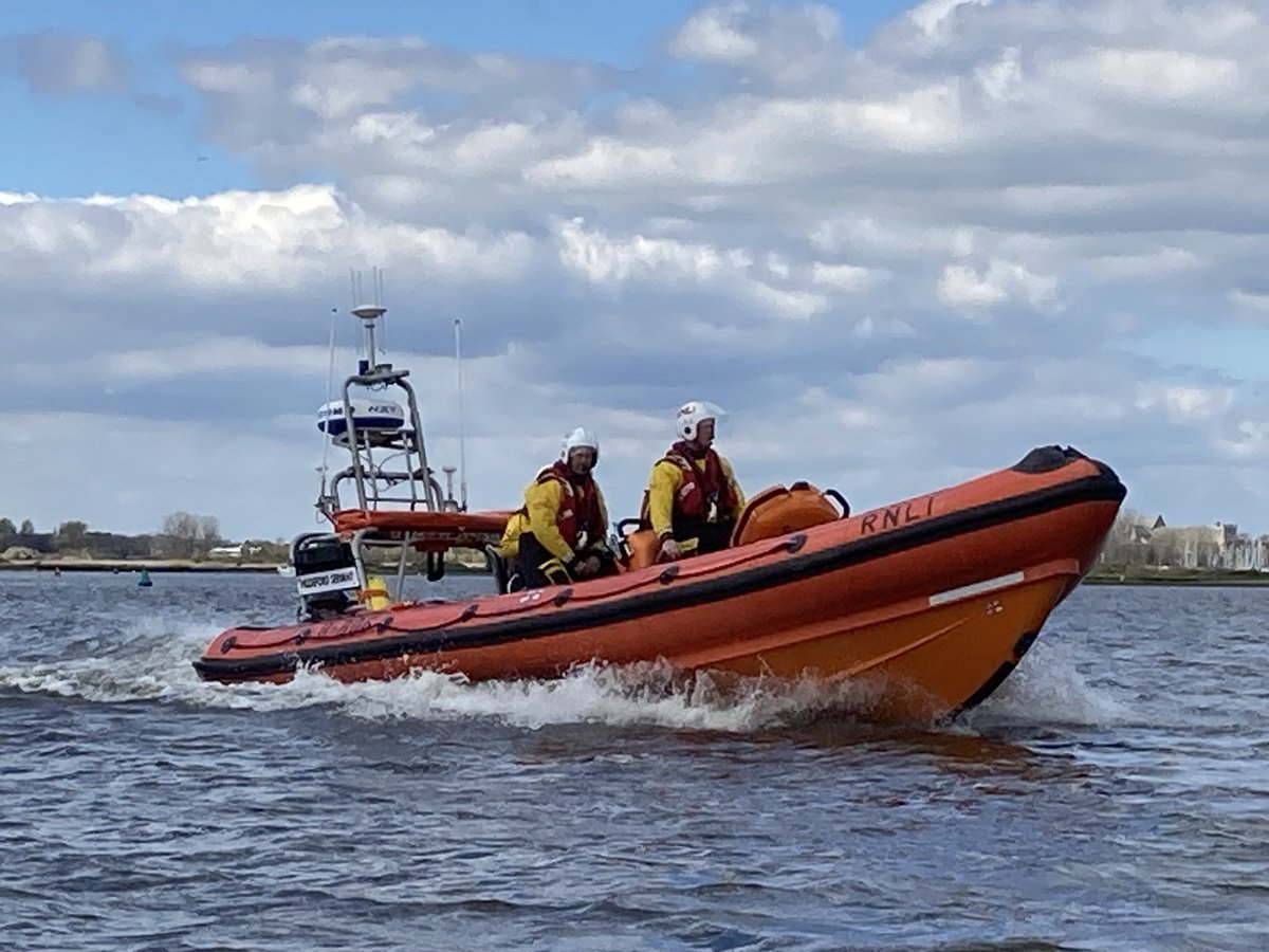 Great to see the ⁦@MudefordRNLI⁩ Mudeford Lifeboat crew out in Christchurch Harbour this afternoon. Managed to get a nice photo, as they kindly slowed down as they passed us in our little inflatable boat! #volunteers #savinglivesatsea @RNLI⁩