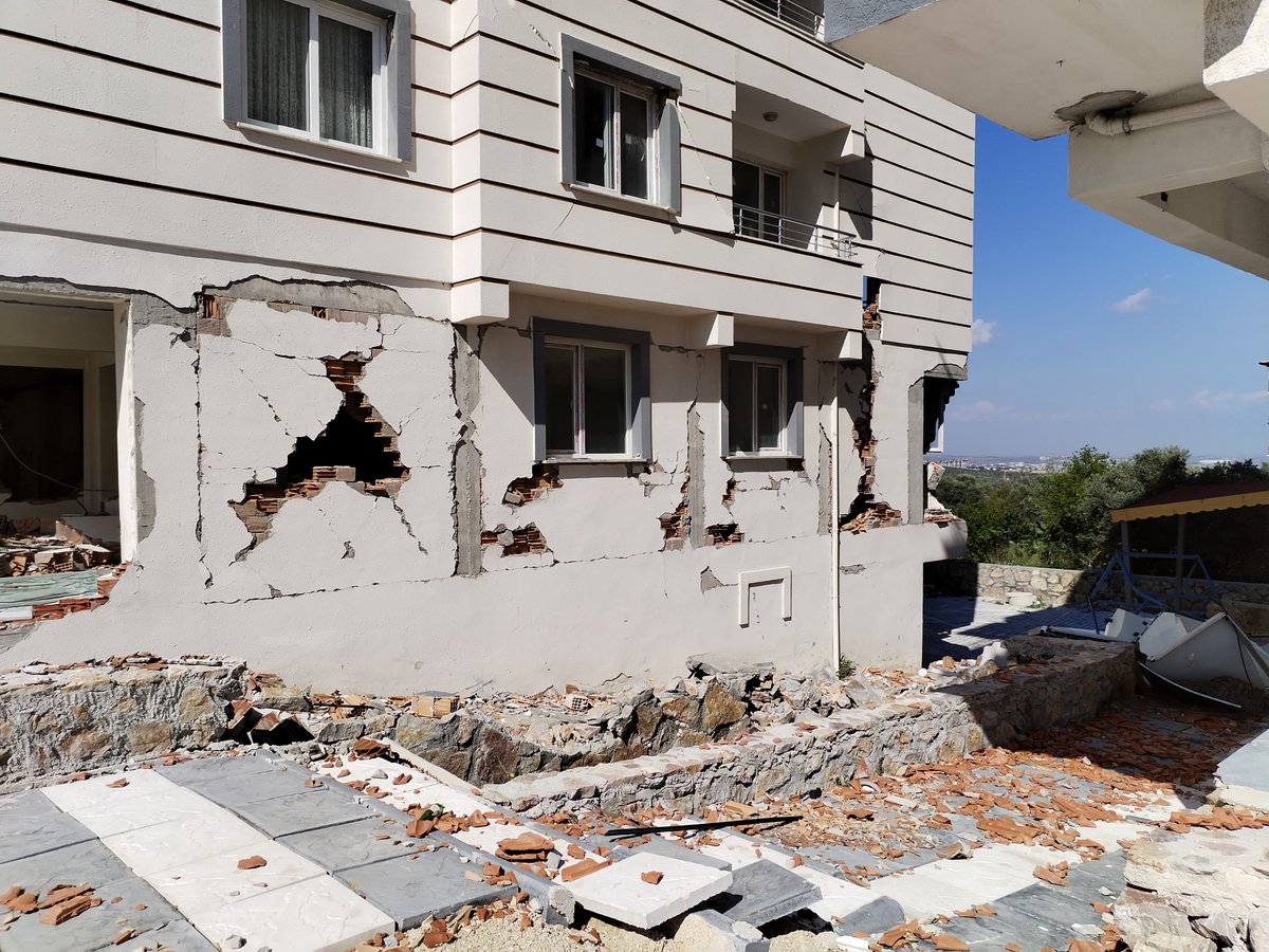Fr_Grunewald's tweet photo. Impressionnantes destructions #Hatay, Turquie. Beaucoup de travail avant le retour à la normale, surtout avec la peur de nouvelles secousses qui paralyse retours et investissements. #Buildbacksafer @eu_echo @AFD_France @SRomatet @FranceenTurquie @RiouxRemy @CaritasLux @eu_eeas https://t.co/q1Ovr1MWQw