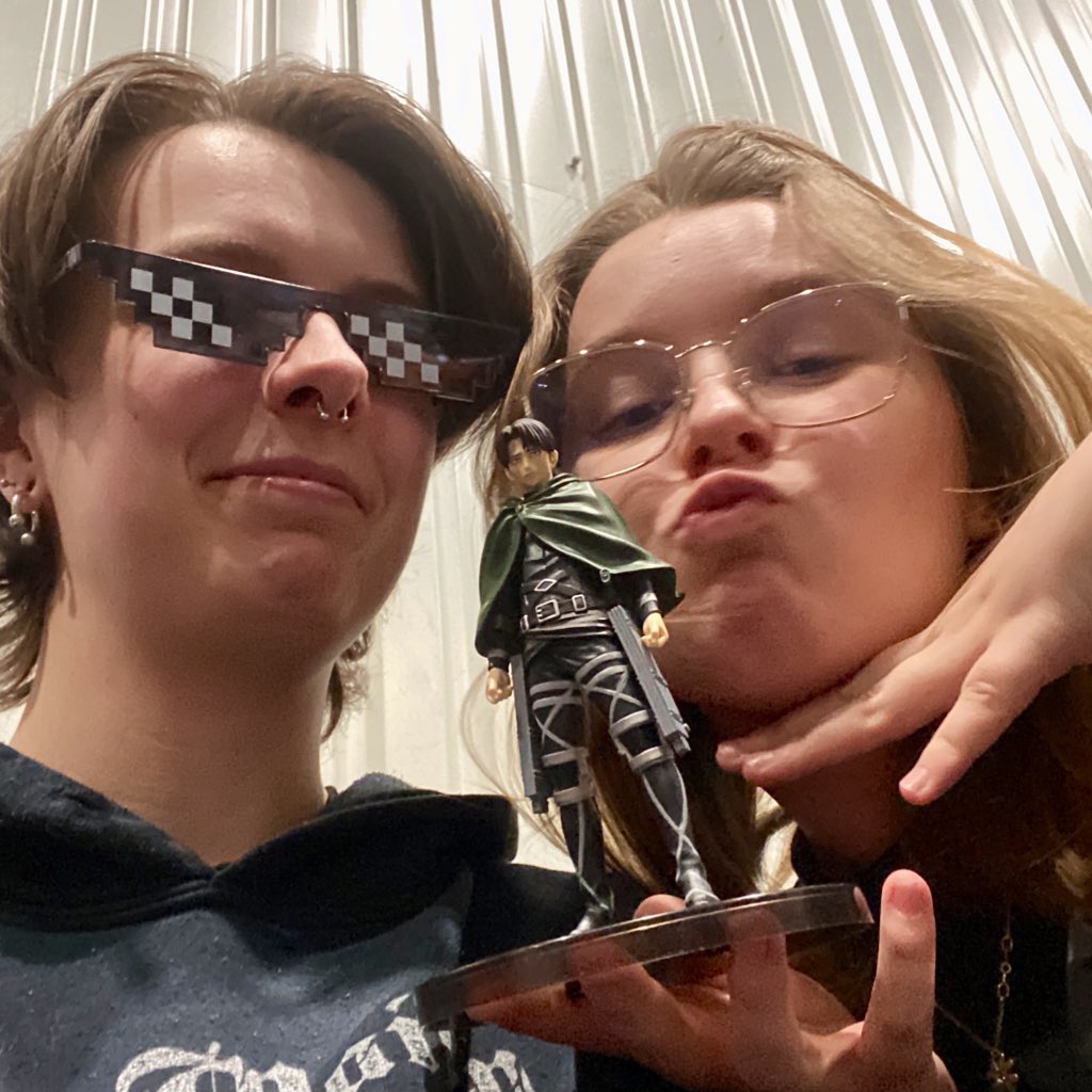 Jaka przypinka wariacie?🥰Warszawskie Targi Fantastyki z <a href="/pararooo/">pararoo</a>