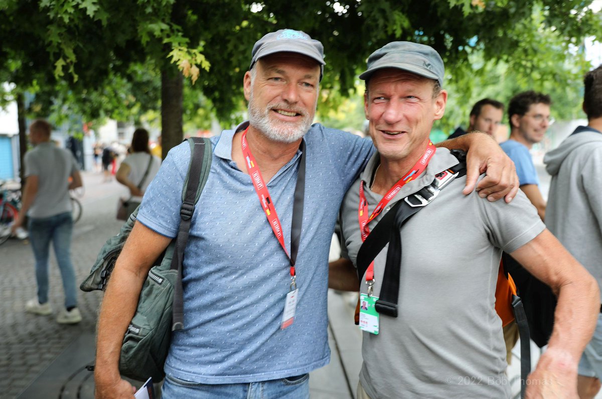 bobtom1's tweet photo. Maarten #Ducrot verslaat morgen zijn laatste wielerwedstrijd voor de #NOS de #Amstelgold Race.
Op de foto bij de start van de Vuelta in Utrecht met collega Herbert Dijkstra. https://t.co/5xBymqKLvA