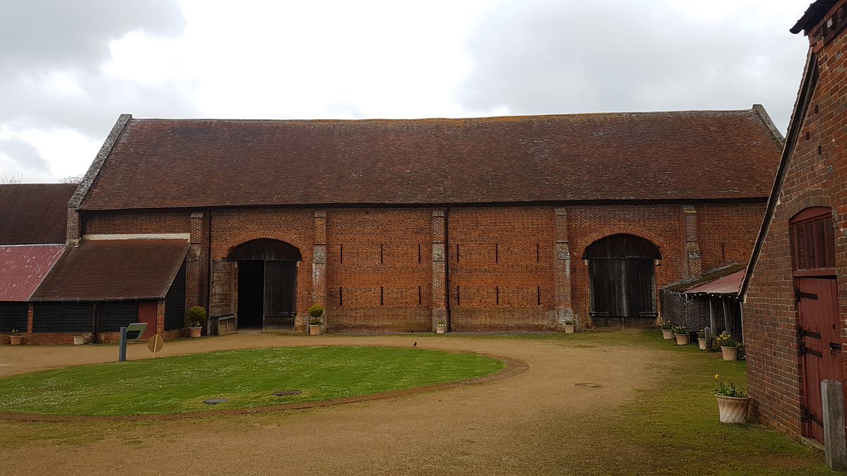 Thedesian_Josh's tweet photo. Within the ruins of the once-enormous Tudor 'Basing House', seat of the Paulet Marquesses of Winchester is one of the only surviving buildings, the Great Barn, made of over a million bricks and tiles! #history #basinghouse @HantsCulture https://t.co/O2l7VJKDXy