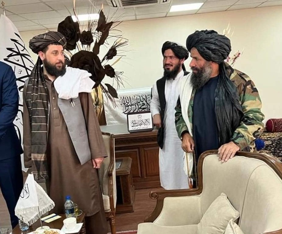 څوک به يي ريټويټ کړئ؟