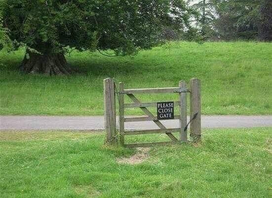 SignsRedmond's tweet image. Better to be safe and secure than sorry. 😂😂😂

#weekendfunnies #funnysigns #signshoplife #spotted instagr.am/p/CrECCf1B2Y5/