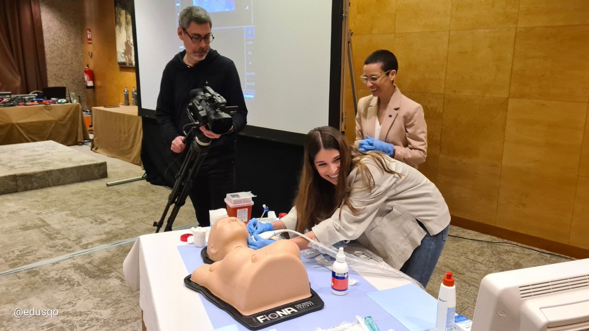 edusqo's tweet photo. One step forward and new Fine Needle Aspiration session format with live video recording and projection at the XIII Catalan Congress of Cytopathology #CitopatCat #CytoPath #PatientSafety #FioNA #MedEd https://t.co/rYvBbdf4c2