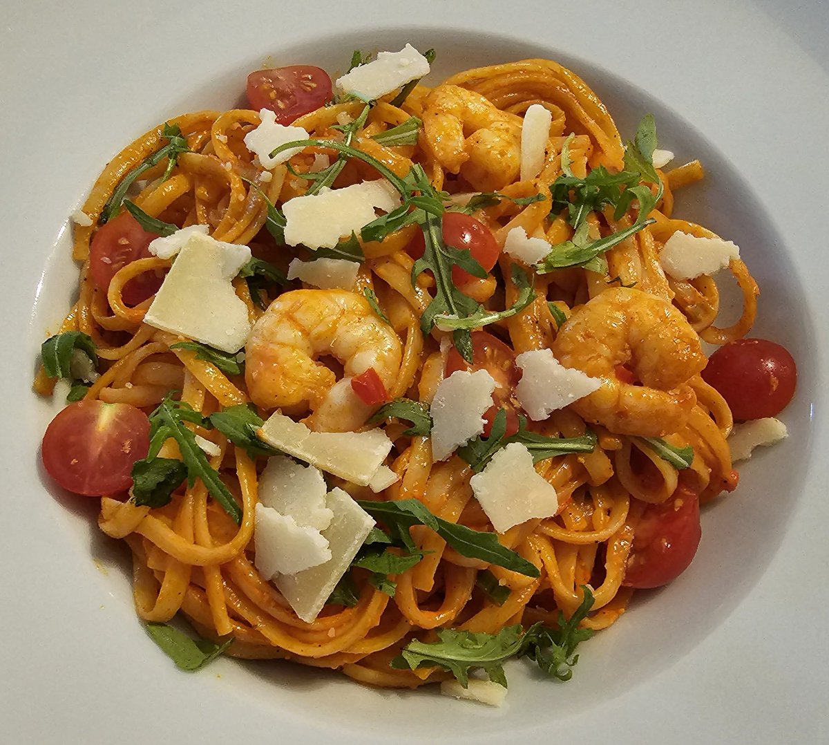 Antschie79's tweet photo. Spaghetti mit Garnelen in Tomaten-Sahnesoße 😍 https://t.co/G4hP7wylRl
