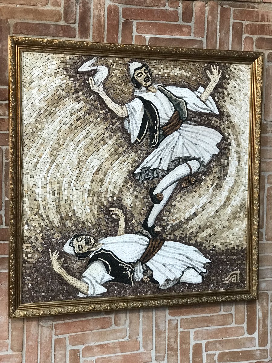 ErmirTopi's tweet photo. Privilegj të takosh Saimir Stratin, mbajtës i 11 Rekordeve Botërore Guinness dhe të shohësh nga afër punimet e këtij artisti gjenial që e njeh e gjithë bota. https://t.co/QHghzgKiWQ
