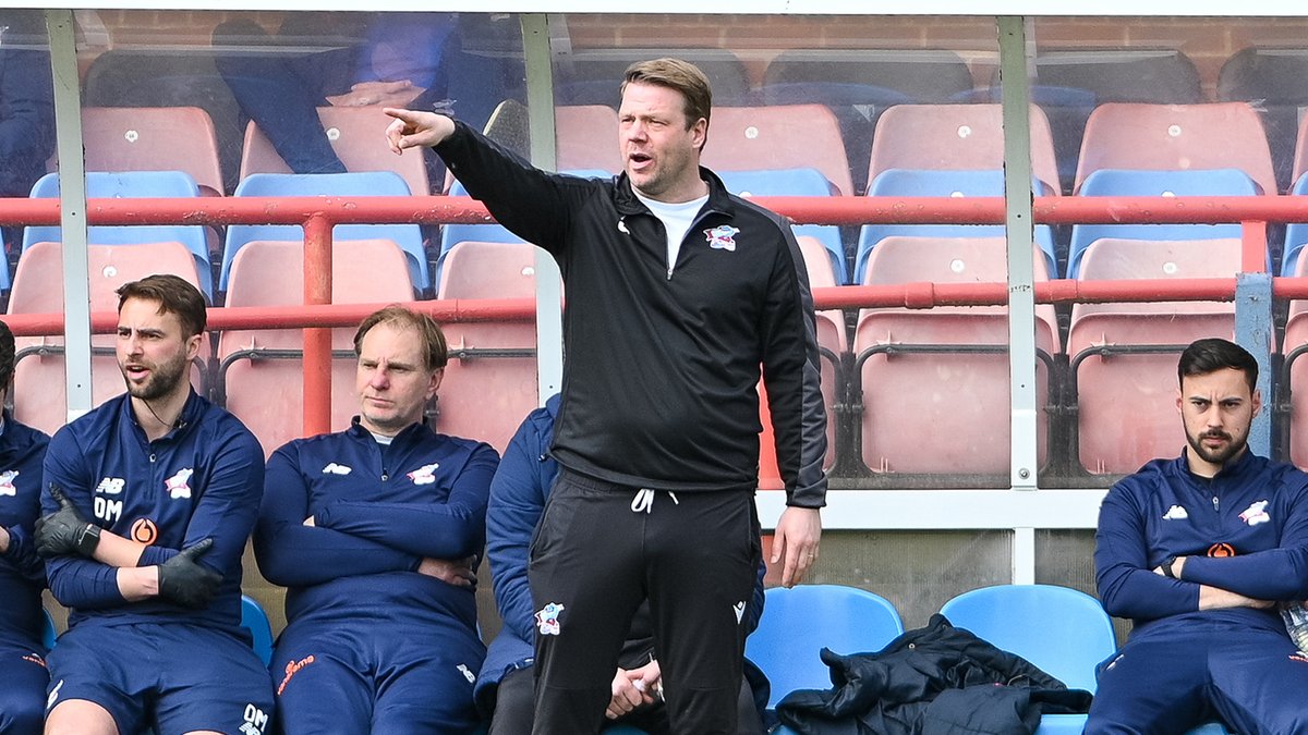 Iron_Player_'s tweet photo. 📹 PLAYER: First team manager Jimmy Dean and goalkeeper Owen Foster react after the Iron's away game at Aldershot Town today 👉 https://t.co/CUvQWjxPEM

#UTI #IRON https://t.co/LAbEd1Szhe