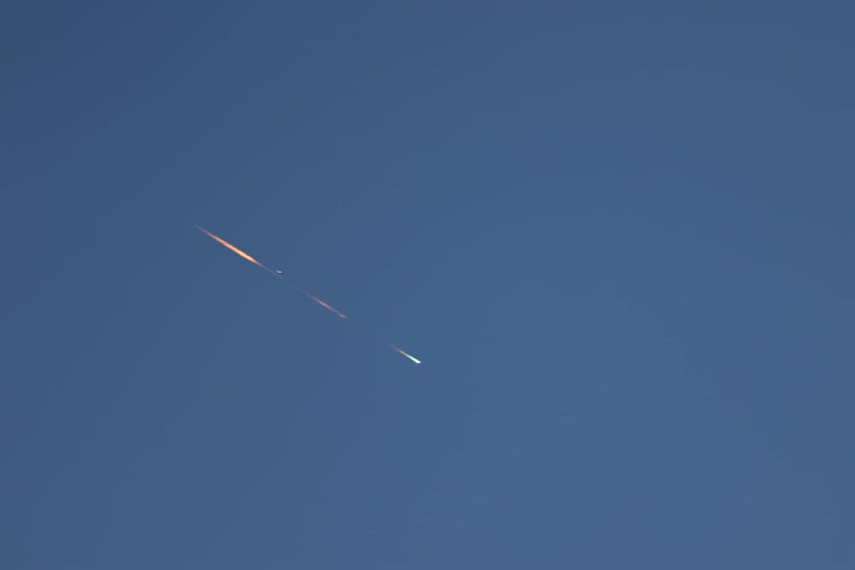 AlertaDeSismos's tweet photo. AHORA🔴| Un meteoro explota y genera un gran estruendo en Israel y Palestina. Al momento no se reportan heridos tras este fenómeno natural. https://t.co/SLZlSIZF9j
