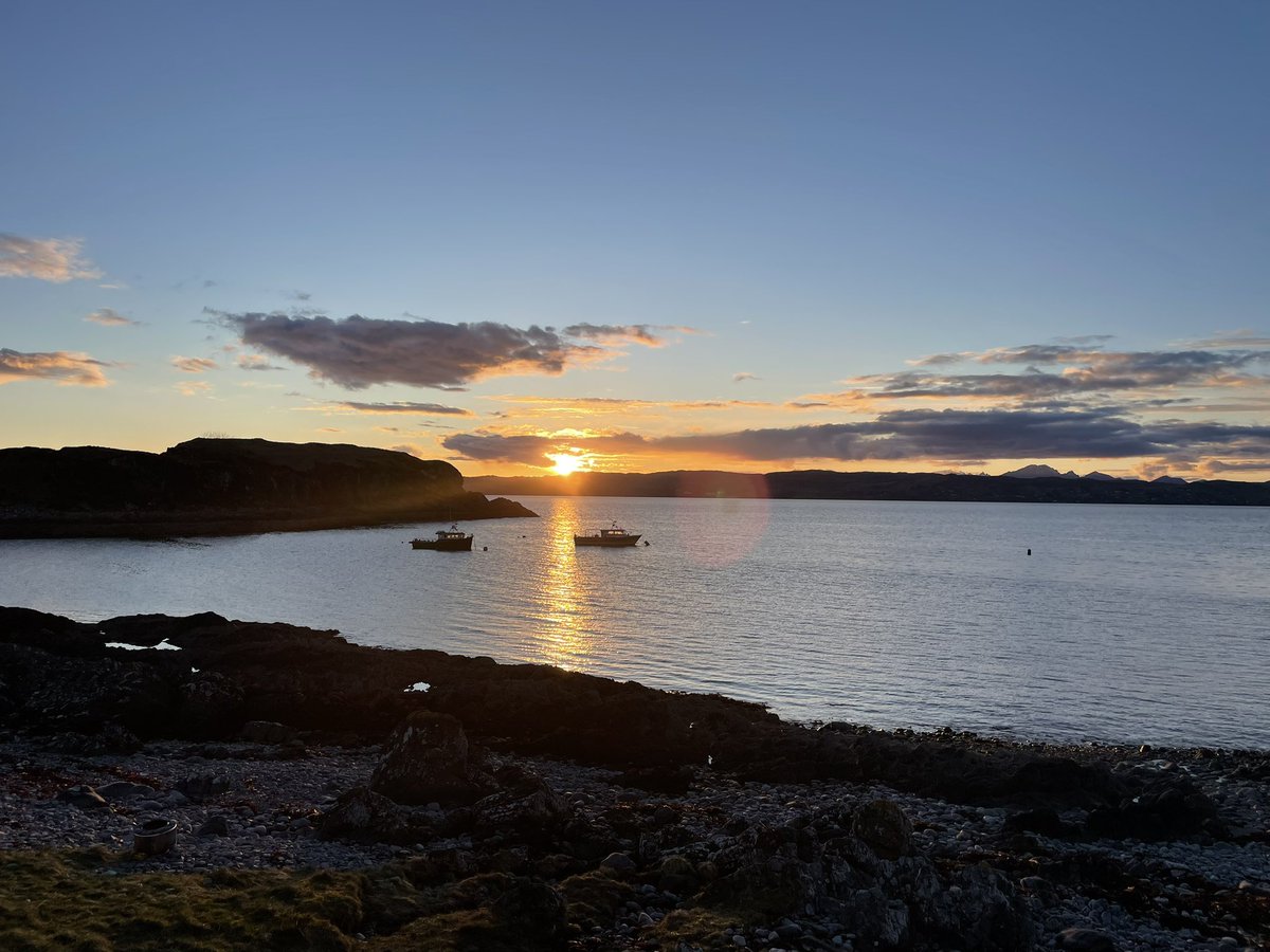 ajberry25's tweet photo. Amazing few days at @Doune_Knoydart when the weather, views, company, transport and hospitality all created a unique holiday! https://t.co/KaM6ggYGrt