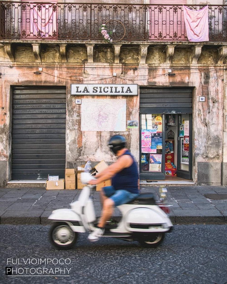 Terra madre, orgogliosamente.

#Sicilia #Sicily #LaSicilia #Italy #Italia #イタリア #シチリア #streetphotography #streetphotographer #streetsshots #fulvioimpoco