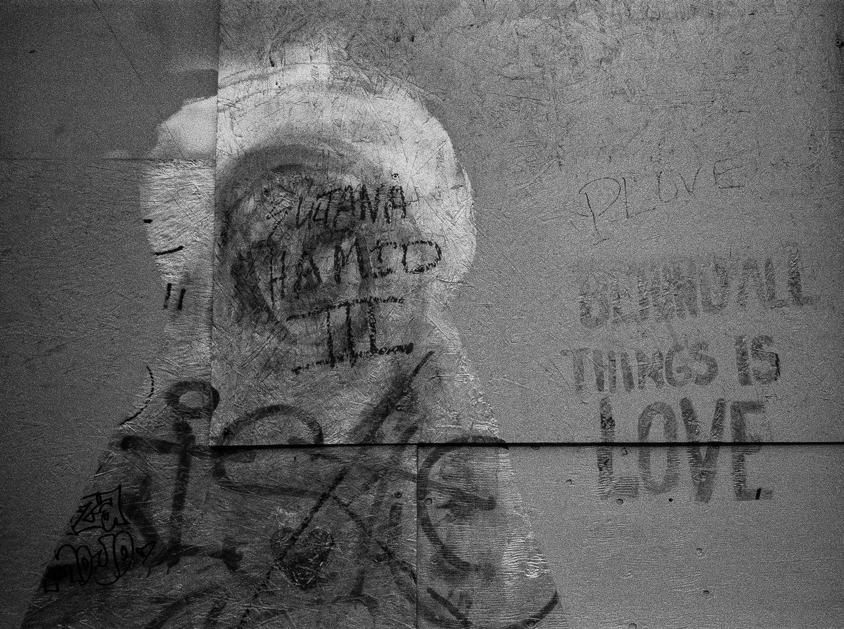 Sweet Surrender 

Konica Big mini A4 📸 

Kosmo Foto Agent Shadow 400 - 35mm 🎞

#Monochrome #graffiti #film #film35club  #analoguephotography #blackandwhitephoto #photograghy