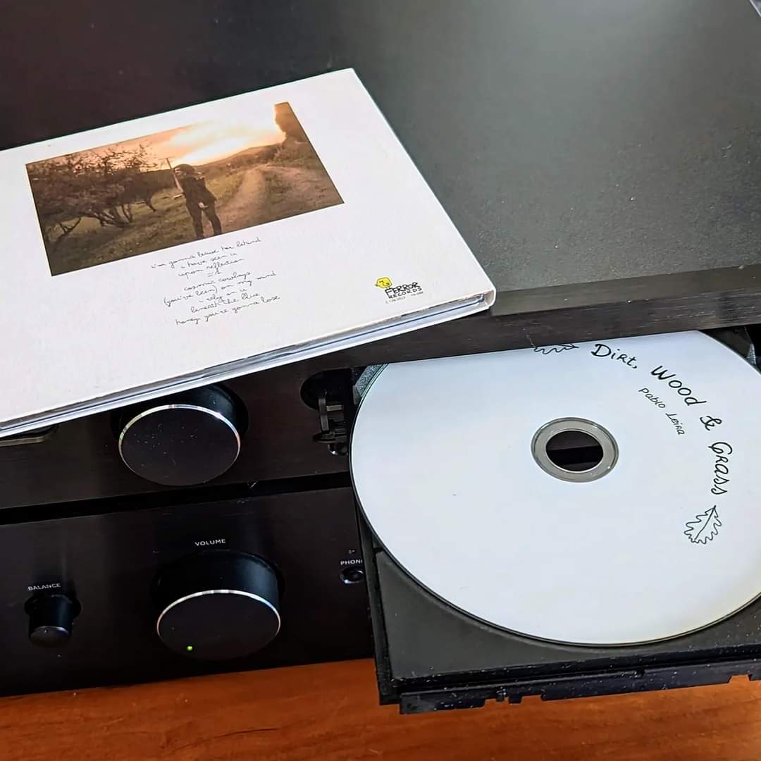 Pablo Leira, "Dirt, Wood &amp; Grass" (Ferror Records).

ferror.bandcamp.com/album/dirt-woo…

📸 @xcmirandacarro

<a href="/FerrorRecords/">Ferror Records</a> #ferrorrecords <a href="/pabloleira99/">pablo</a> #PabloLeira #Ferrol #country #altcountry #americana #dirtwoodgrass