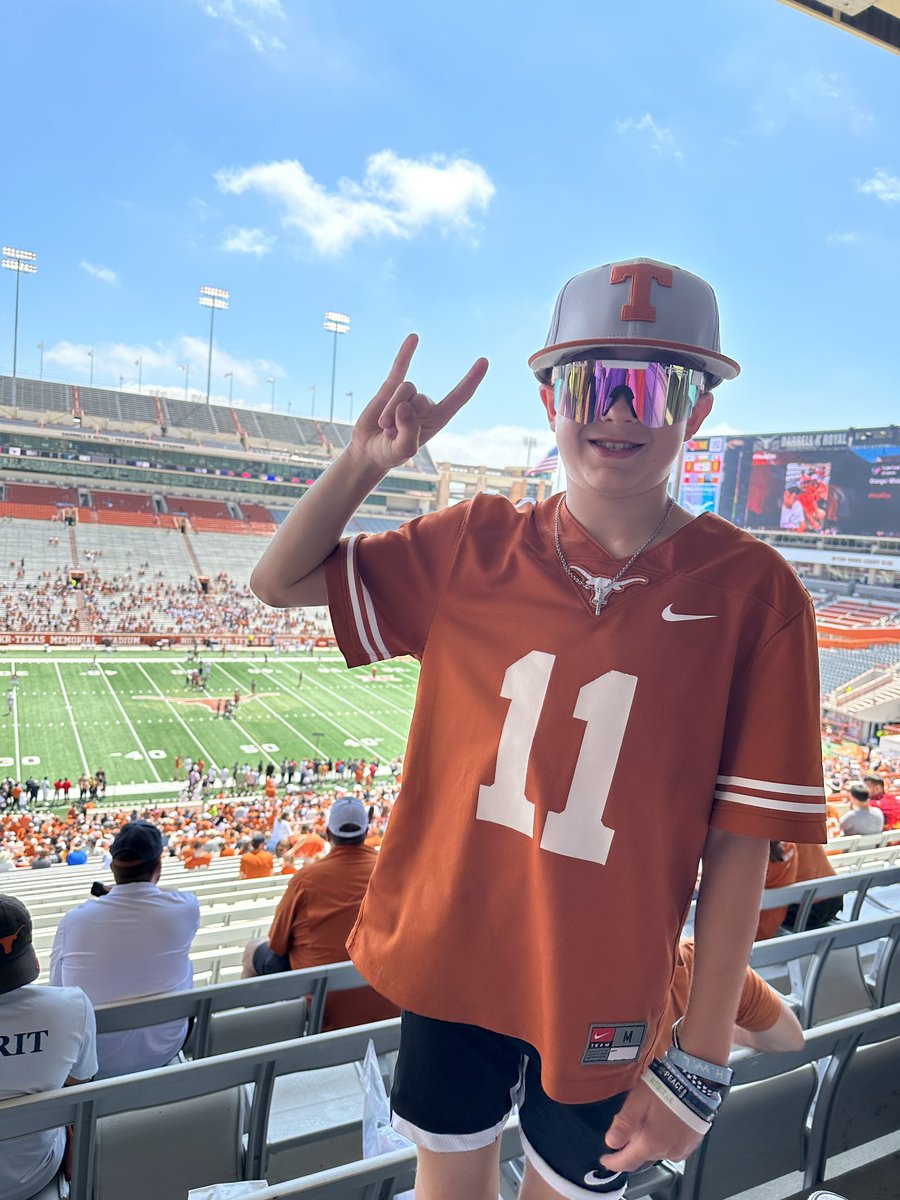 MSargent10's tweet photo. #HookEm #orangeandwhitegame @TexasFootball https://t.co/aR7eSA6vnf