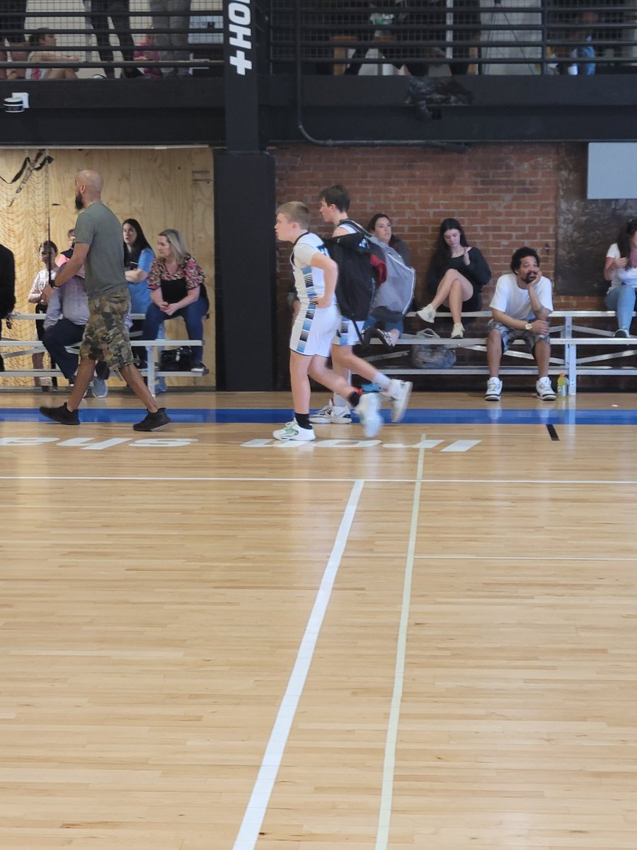 LHStormHoops's tweet photo. Storm 2028 finishes day at 2-0. Great work! https://t.co/e4KAKTGjby