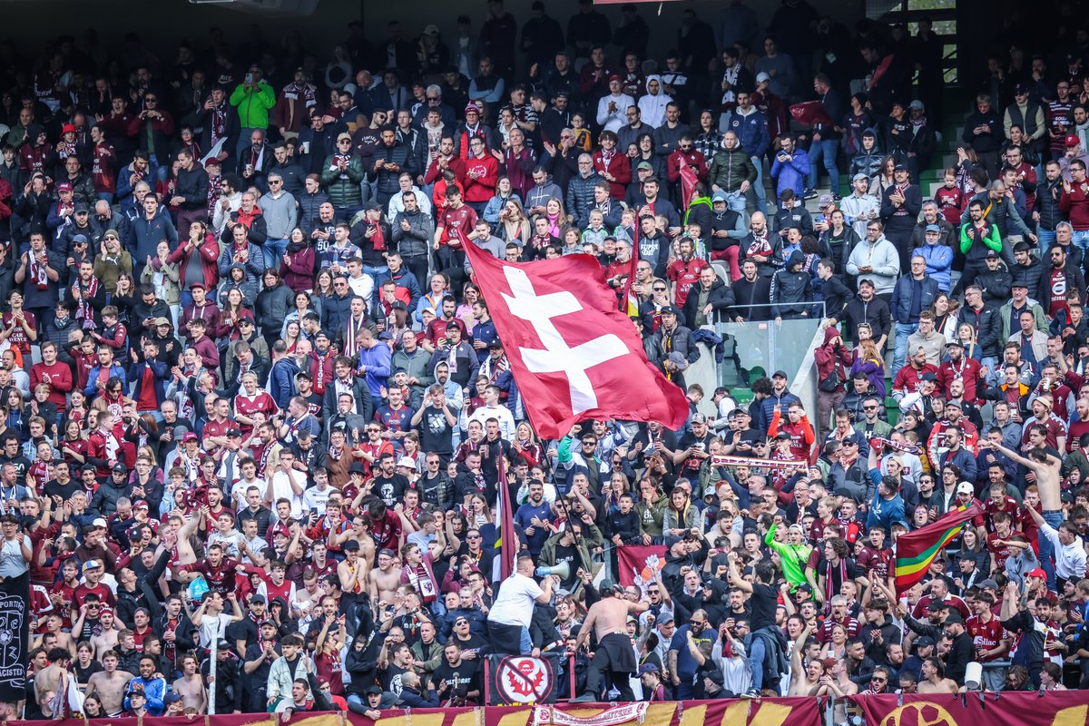 FCMetz's tweet photo. #FCMFCGB [ ℙ𝕣𝕠 ]

💫 𝑫𝒆𝒔 𝒕𝒓𝒊𝒃𝒖𝒏𝒆𝒔 𝒑𝒍𝒆𝒊𝒏𝒆𝒔
✨ 𝑼𝒏 𝒔𝒐𝒖𝒕𝒊𝒆𝒏 𝒊𝒏𝒇𝒂𝒊𝒍𝒍𝒊𝒃𝒍𝒆 
🏆 𝑼𝒏𝒆 𝒗𝒊𝒄𝒕𝒐𝒊𝒓𝒆 𝒂𝒄𝒒𝒖𝒊𝒔𝒆 𝒂̀ 𝒍’𝒖𝒏𝒊𝒔𝒔𝒐𝒏 

🤝 On se souviendra longtemps de cette ambiance 𝗲𝘅-𝘁𝗿𝗮-𝗼𝗿-𝗱𝗶-𝗻𝗮𝗶𝗿𝗲 🥰 https://t.co/Ar8atfVg2T