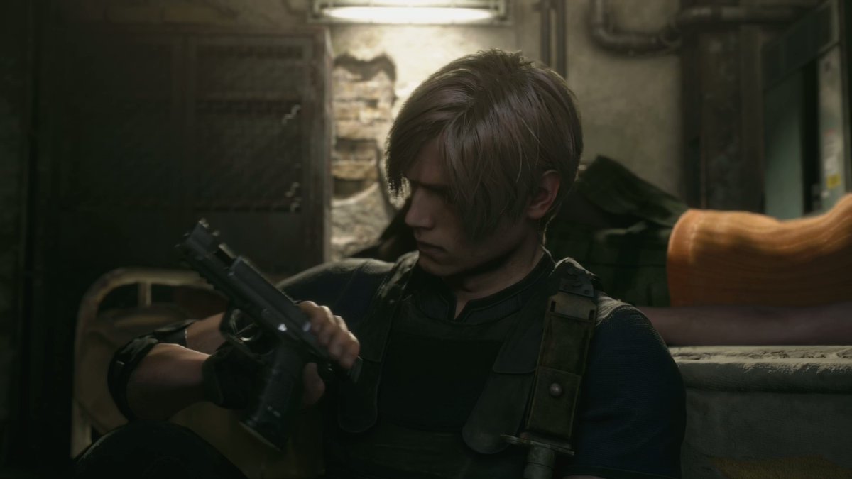 RuleTimeSpace's tweet photo. Leon Kennedy                  John Wick https://t.co/zALpzI9tRE