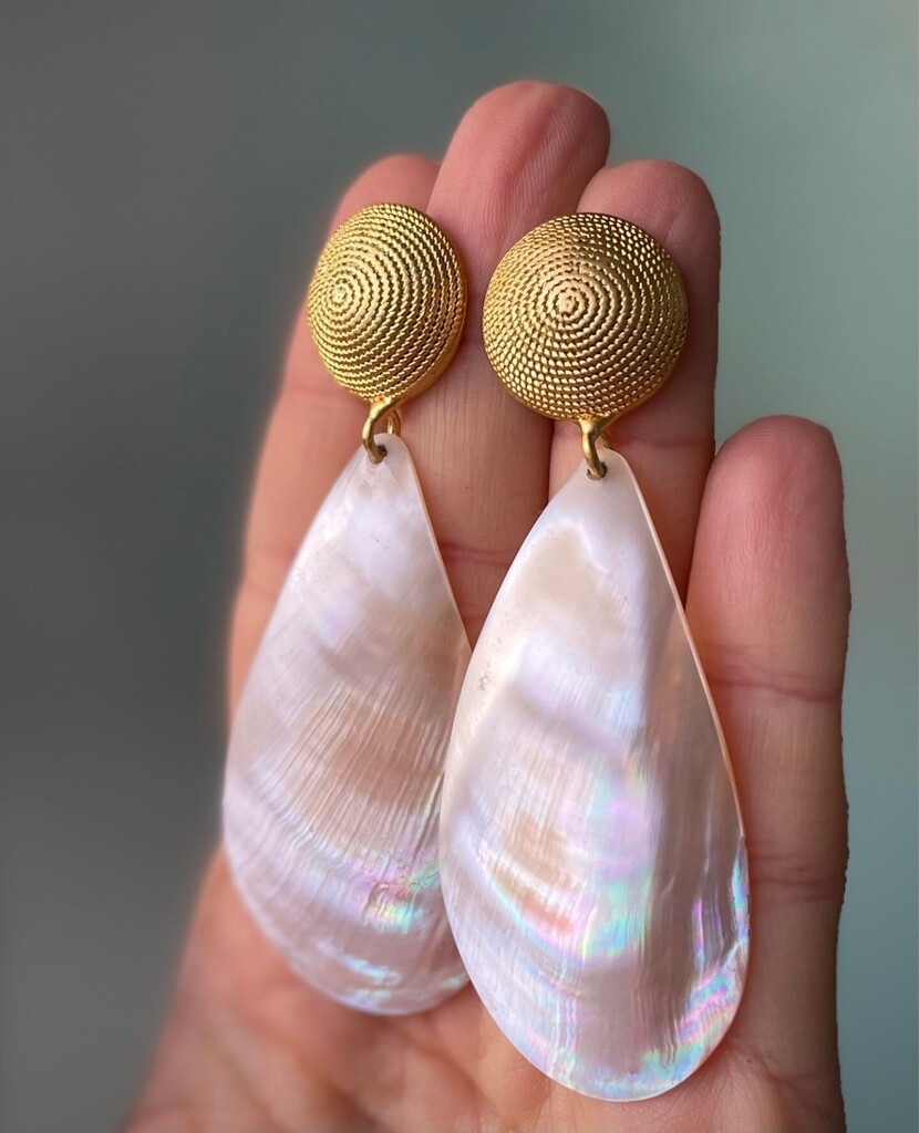 Designer Melina Ross was born and raised in Canada by two immigrant parents. "Storytelling was how we kept our history, ancestry, and lineage alive. Art was the platform we used to document our journeys." ⁠
⁠
Her brand WILMYI (@wilymijewelryco) stand… instagr.am/p/CrEFfJNhZl2/