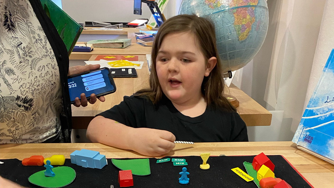 DotExperience's tweet photo. This young lady was determined to read everything, touch everything, listen to everything, and explore every nook and cranny in the Museum. #ExploringMuseums #MuseumsAreFun https://t.co/zfy6aCSJ36