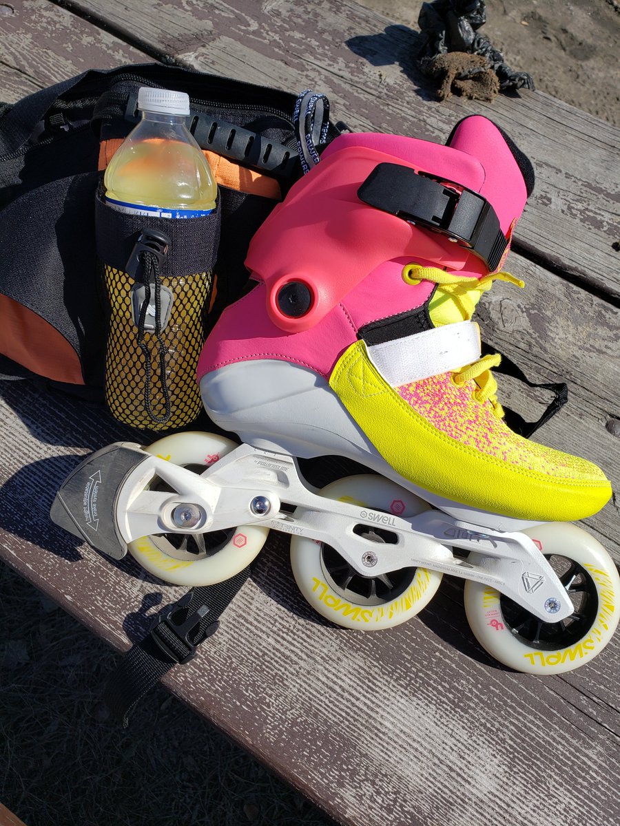 TattooGypsy's tweet photo. First #inlineskating session of the season. Unfortunately my new skates are too tight 😵 so annoying because they are super fast, smooth and frigging bright and awesome! https://t.co/OTj9FJA6Re