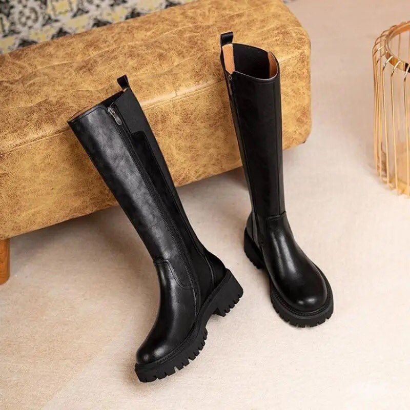 TheGingerSA's tweet photo. 🏷 Retail Price: R450

Trendy Boots in bulk available. 
🩴 Size 3-8
#️⃣ 6 pairs of the same colour 
🏷 Stock - R320
🌈 Colours: Black 
🚚 Courier nationwide 🇿🇦

#ThaboBester #DrNandiphaMagudumane #fearwomen #ObsessionNetflix Boity | Chiefs https://t.co/tRgVT5PUpW