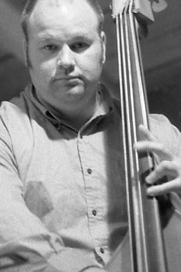 newjazzword's tweet photo. Facing demands of #electroacousticimprov on #QuartetQuartettTrio @Damonatbpa #ForbesGraham #trumpet #SandyEwen #guitar  @junko_fujiwara #cello #DamonSmith (pic:#SOConnor) #bass #EricRosenthal #drums + #AndrewNeumann #Buchla w. #expandedtechniques Review: https://t.co/mcR0lwr8Ua https://t.co/0aijlCmaiI