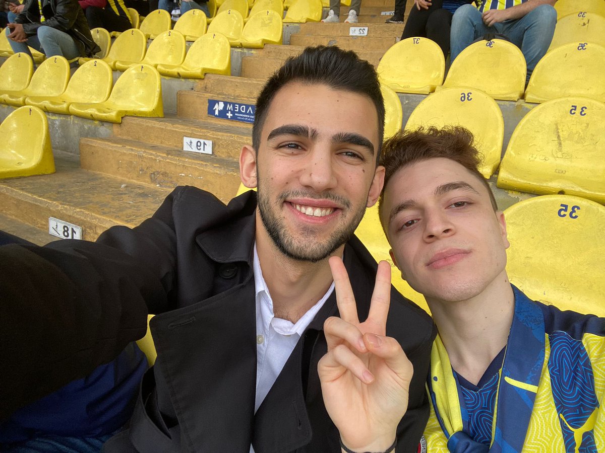 MithatErdogn's tweet photo. Şampiyonluk yarışında olduğumuz takımı izlemeliydim.
Ezeli rekabet ebedi dostluk. https://t.co/XprgW2TfpO