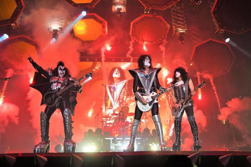 kiss's tweet photo. BOGOTA! TONIGHT WE ROCK! Let's shake Estadio El Campín together one more time! #EndOfTheRoadTour #KISS50 https://t.co/AED1Ypn6xW