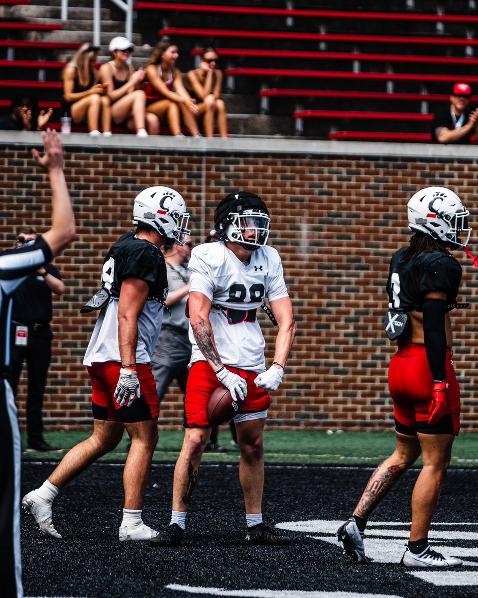 GoBearcatsFB's tweet photo. Feels good to be back #Bearcats https://t.co/2x0s18K7i0