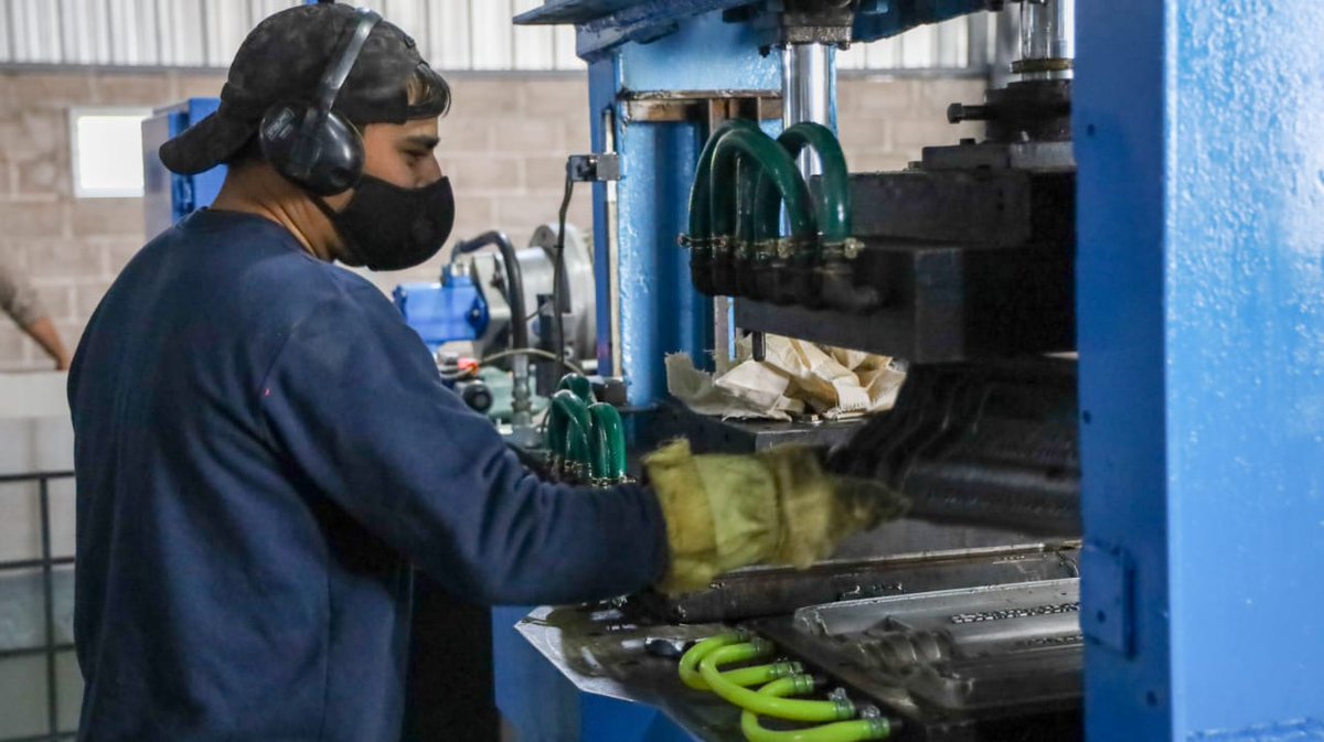 Visitamos Recypack que hace un tiempo sufrió un incendio y hoy sus trabajadores y trabajadoras nos muestran el avance y cómo fueron saliendo adelante con la parte edilicia, su producción y su proyección como una empresa que tiene una mirada ambiental.