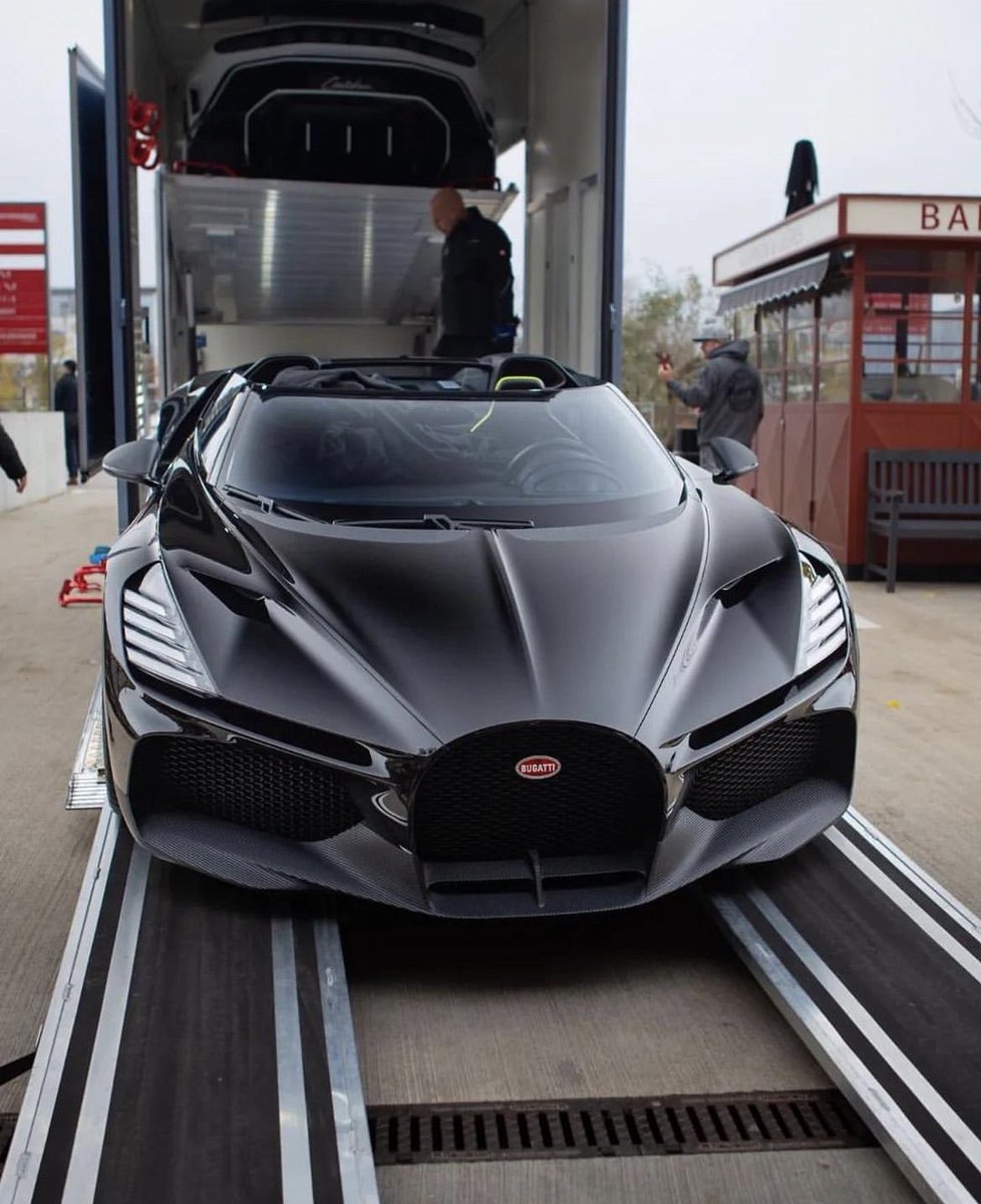Carziwant's tweet photo. Bugatti Mistral ✔️😮 https://t.co/KPRYLFbpeN