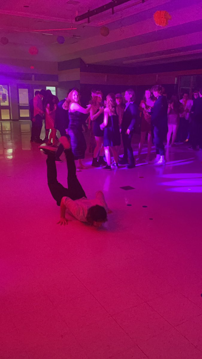 Ernestown_LDSB's tweet image. Unbelievably fun dance at ESS last night!  Mad props to ⁦⁦@PJTodd⁩ for the awesome music, lighting, and Photo Booth and thank you, to ⁦@ESSstucouncil⁩ for hosting this event!  Garver doing the worm was epic!!  #makingmemories