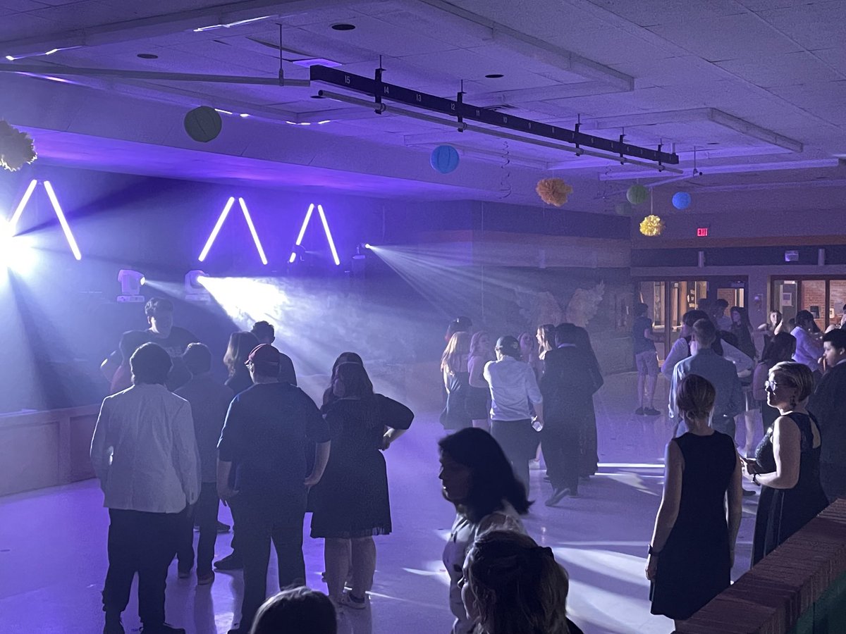 Ernestown_LDSB's tweet image. Unbelievably fun dance at ESS last night!  Mad props to ⁦⁦@PJTodd⁩ for the awesome music, lighting, and Photo Booth and thank you, to ⁦@ESSstucouncil⁩ for hosting this event!  Garver doing the worm was epic!!  #makingmemories