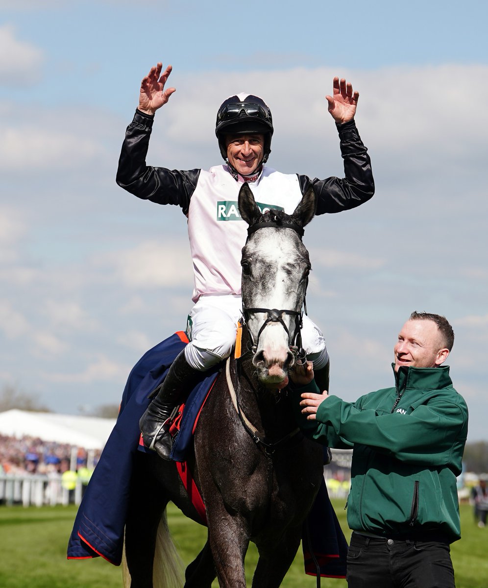 AtTheRaces's tweet photo. Thanks, Davy 🙌

Wishing the top pilot a very happy retirement! https://t.co/9ovCYBoYYj