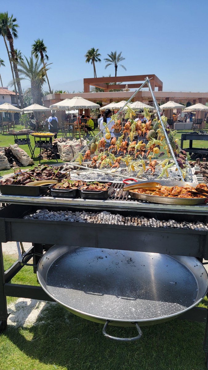 gbaroth's tweet photo. Lobsters in the desert was a vibe. The soho desert house had some incredible food and the production they put into this event was impressive https://t.co/kSdJ1C8djM