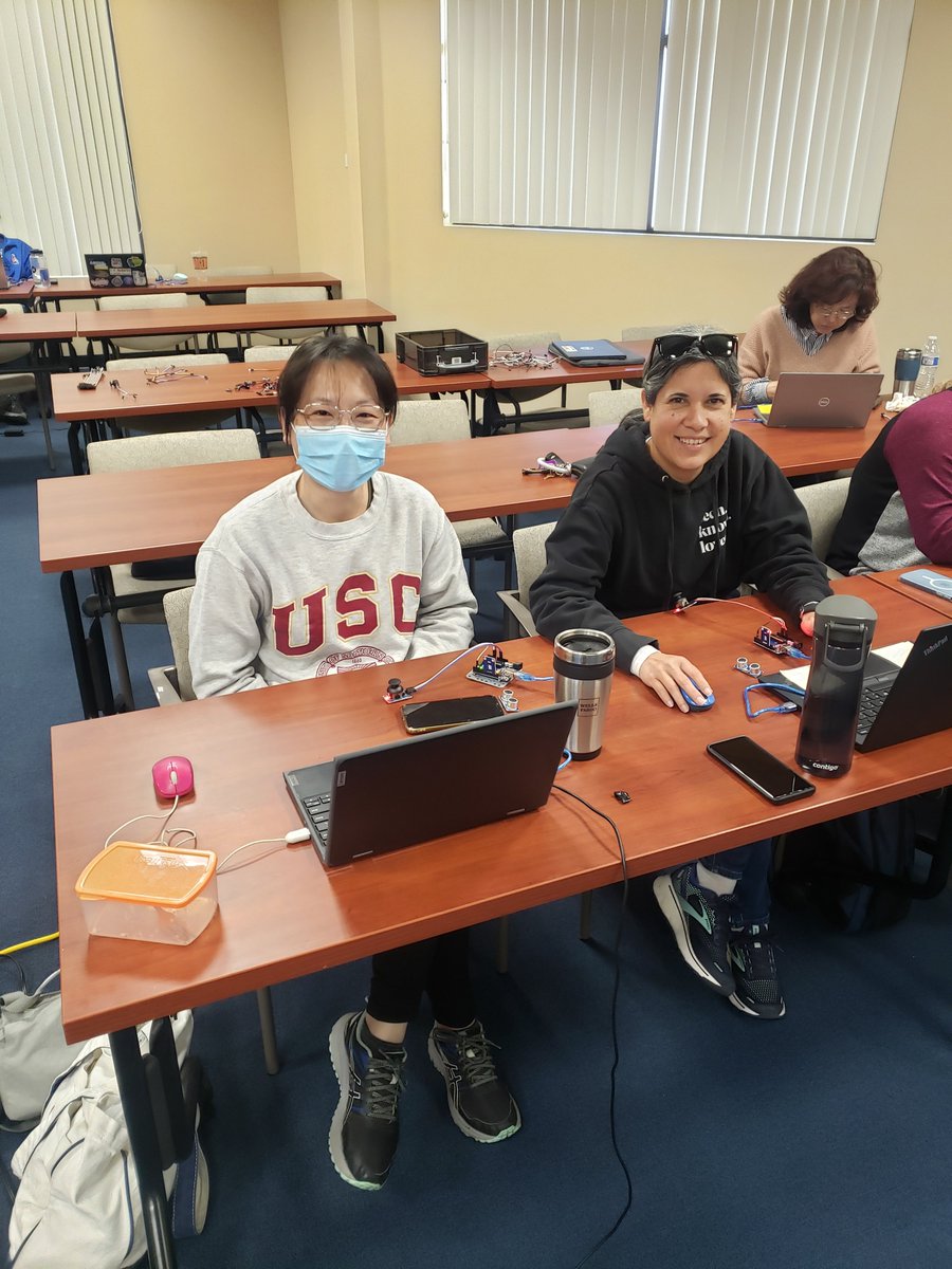 @hlpusd representing at today's @ucdcstem workshop with Jeffrey Hescox. Today's lesson: physical computing with @arduino 

#proudtobehlpusd @_jochan