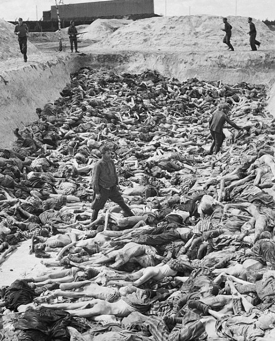 15.April 1945
Heute vor 78 Jahren wurde das 
KZ #Bergen_Belsen befreit.
52 000 Menschen wurden hier erschlagen, erhängt, erschossen,
starben an Hunger oder Seuchen.
Darunter auch Anne Frank und ihre Schwester Margot.
Es ist nicht unsere Schuld, aber es ist unsere Verantwortung.