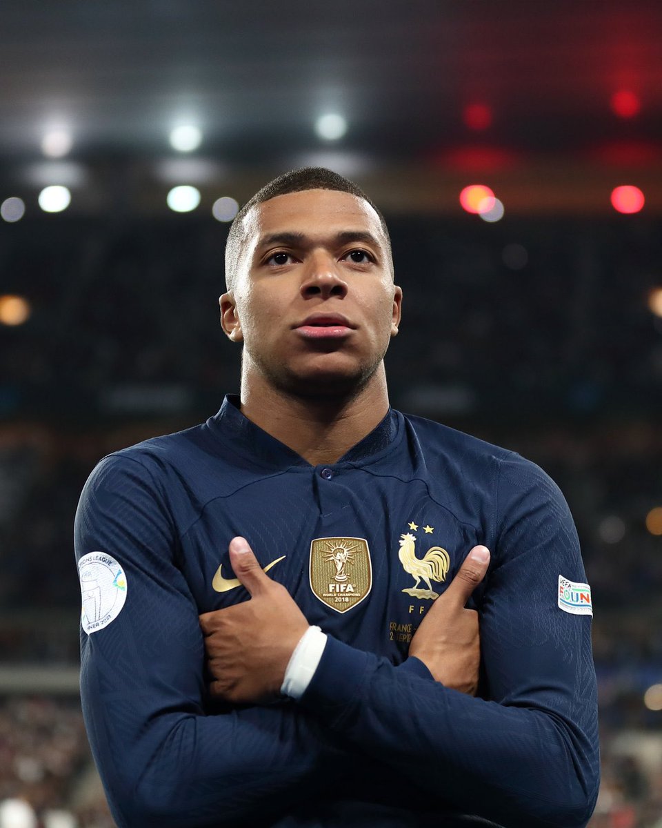 Let’s settle this once and for all 
Who is better 

Like for Haaland      Retweet for Mbappe
