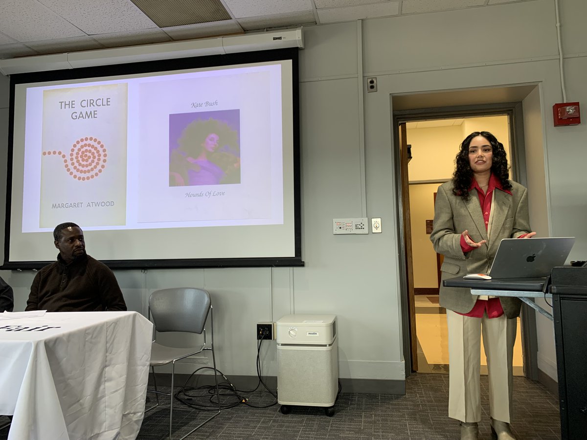 BURS_GradConf's tweet photo. We enjoyed great multimedia presentations from Keyona Fazli and @Papagayo35 on the panel "Deterioration and Delusion"! Keyona presented on female doubles in works by Margaret Atwood &amp; Kate Bush. Shawn discussed Urban Decay in films "The Friends of Eddie Coyle" and "Taxi Driver” https://t.co/QV2q7aQZI8