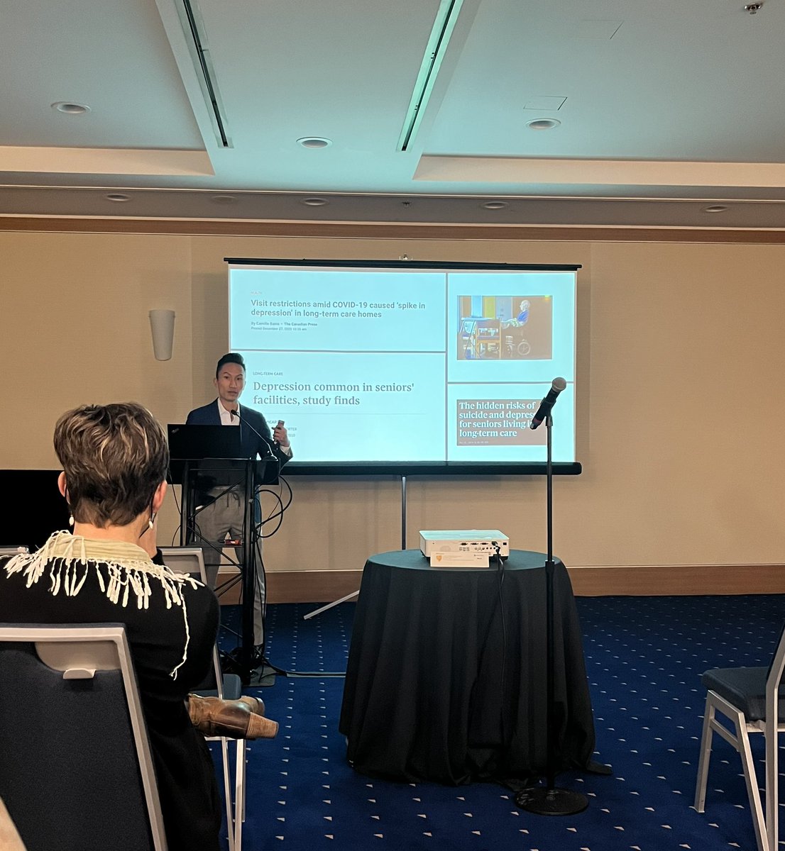 Dr <a href="/petermhoang/">Peter Hoang</a> presenting a really important review on Interventions Associated with Reduced Depression for Older Adults Living in LTC <a href="/CanGeriSoc/">Canadian Geriatrics</a> 

Animal and reminiscence therapy, cognitive behavioural therapy and exercise are potentially important!
🐕 🧠 🏃 

#CGS2023