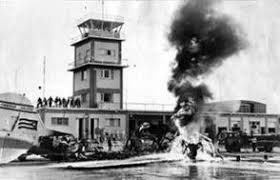 QbaD♥️ (@qbadcorazon_) on Twitter photo El #15Abril de 1961 aviones con insignia cubana provenientes de EE.UU atacaron simultáneamente los aeropuertos de San Antonio de los Baños, Ciudad Libertad y Antonio Maceo. Está acción pretendía provocar miedo, confusión y destruir la escasa fuerza aérea cubana.
#GironDeVictorias El #15Abril de 1961 aviones con insignia cubana provenientes de EE.UU atacaron simultáneamente los aeropuertos de San Antonio de los Baños, Ciudad Libertad y Antonio Maceo. Está acción pretendía provocar miedo, confusión y destruir la escasa fuerza aérea cubana.
#GironDeVictorias