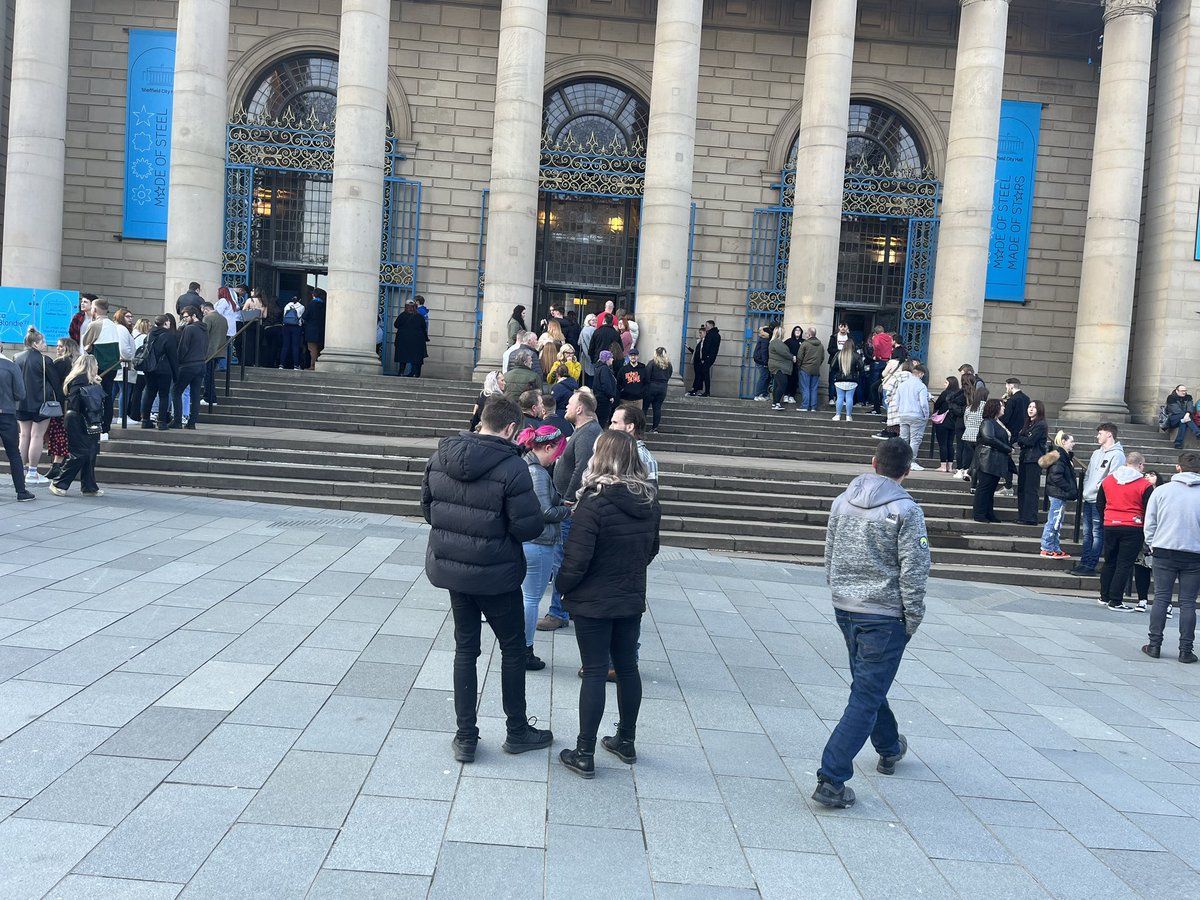 _just_kitty's tweet photo. How very British! Outside @sheffcityhall waiting to see @russellhoward and we’ve formed 3 orderly queues 😂
#russellhoward #britishcomedy https://t.co/8dSZVVdBLU