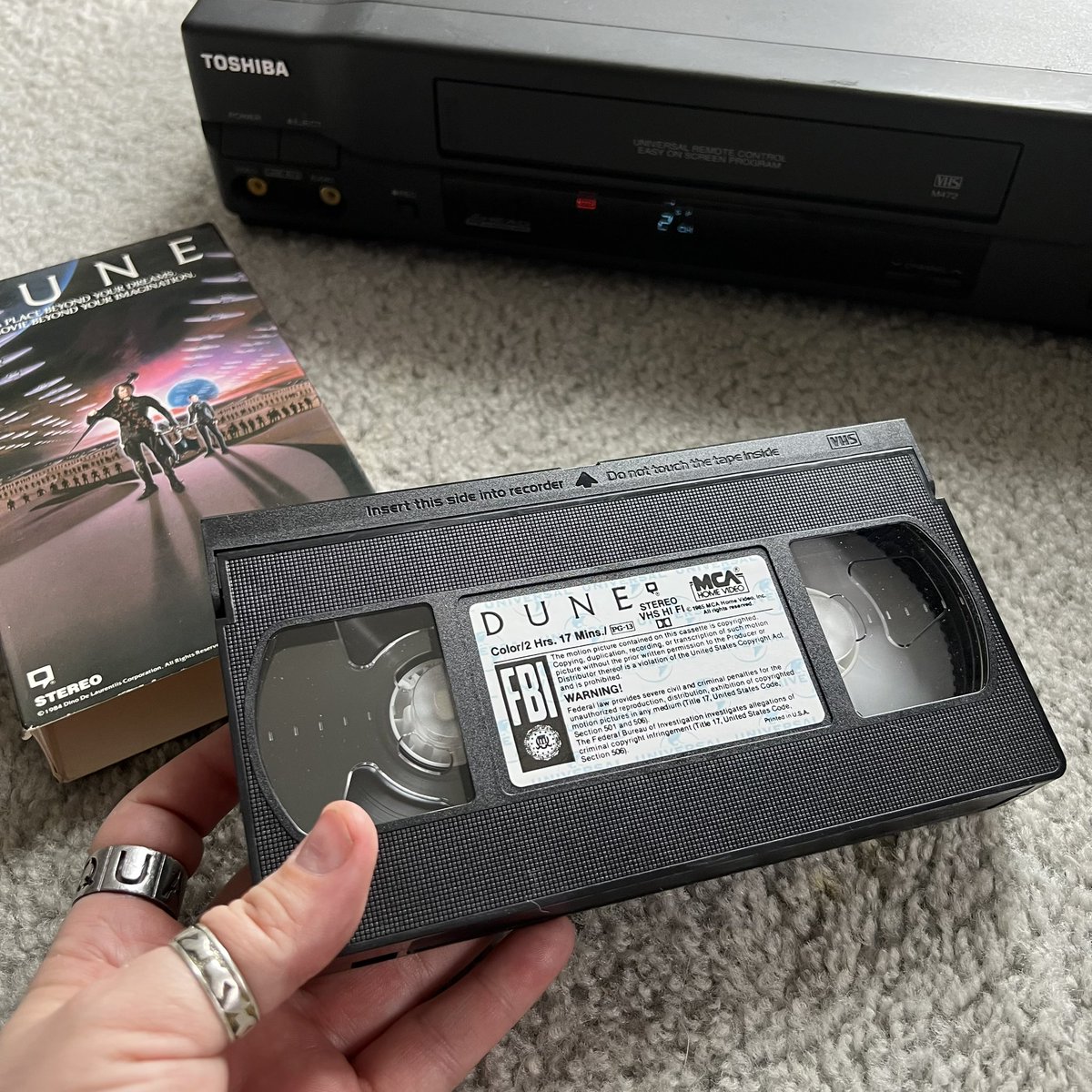 langertang9's tweet photo. so this just in i have completely forgot how to hook up a VCR…so super jazzed about that. … #okaythanksloveyoubyee https://t.co/y0ntL4NBba