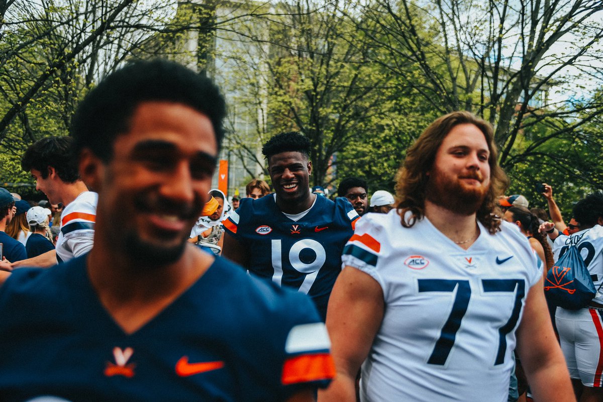 UVAFootball's tweet photo. 𝙏𝙝𝙚 𝙋𝙧𝙚𝙫𝙞𝙚𝙬🎬
1.15.41🕊

#UVAStrong | #GoHoos⚔️ https://t.co/wkGVgRB5mj