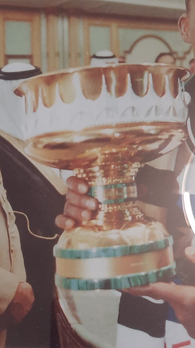 مافيه في العالم كله الا واحد.. ولم يحمله ويلمسه غير شبابي ويمتلكه سوى نادي واحد .. 
هو الكيان الشبابي.. من المصنع.. لنادي الشباب..
#الشباب