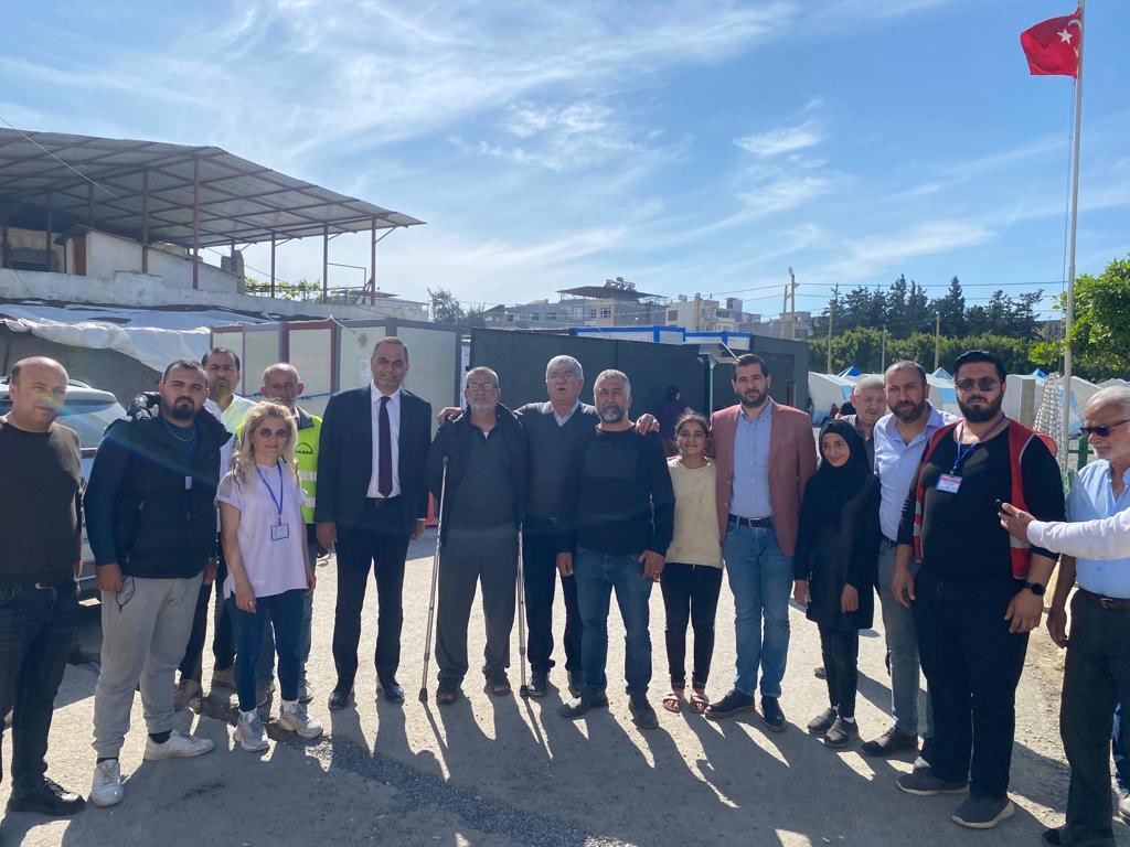 sencercem's tweet photo. CHP İl başkanımız Hakan Tiryaki,Milletvekili adayımız Gökhan Özer ve İl yönetici arkadaşlarımızla Pınarbaşı mahalle muhtarımız Fuat Gezgin’e ziyaret gerçekleştirdik.Çadırkentte vatandaşlarımızın sorunlarını dinledik.
#herseycokguezelolacak https://t.co/DVXhnZqPal